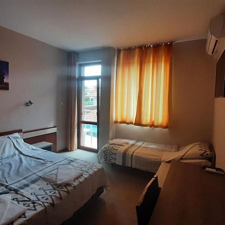 Family Hotel Favourite Obzor Exterior photo