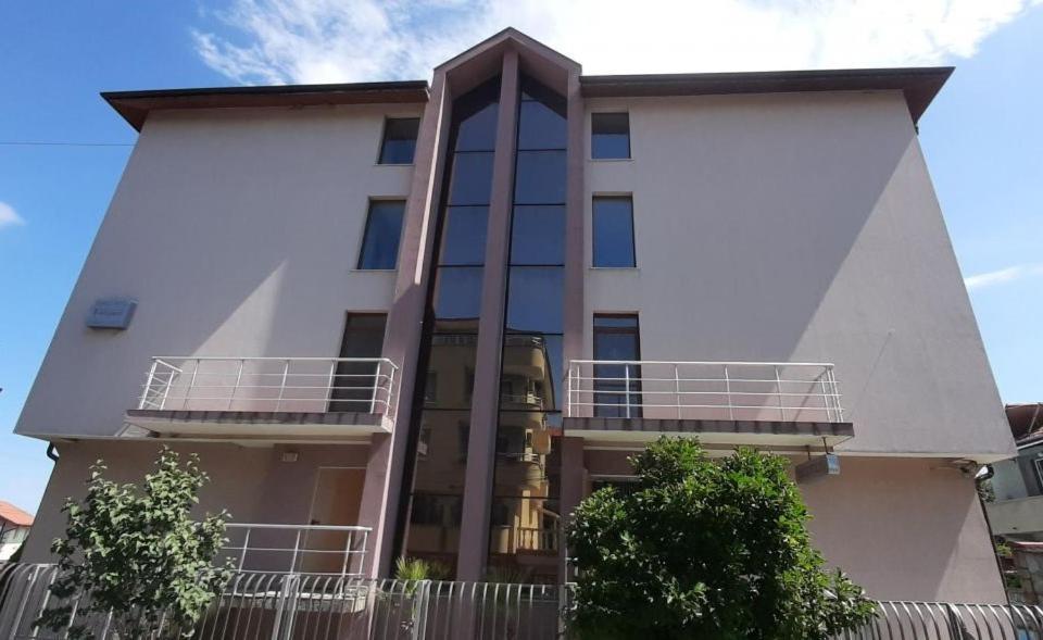 Family Hotel Favourite Obzor Exterior photo