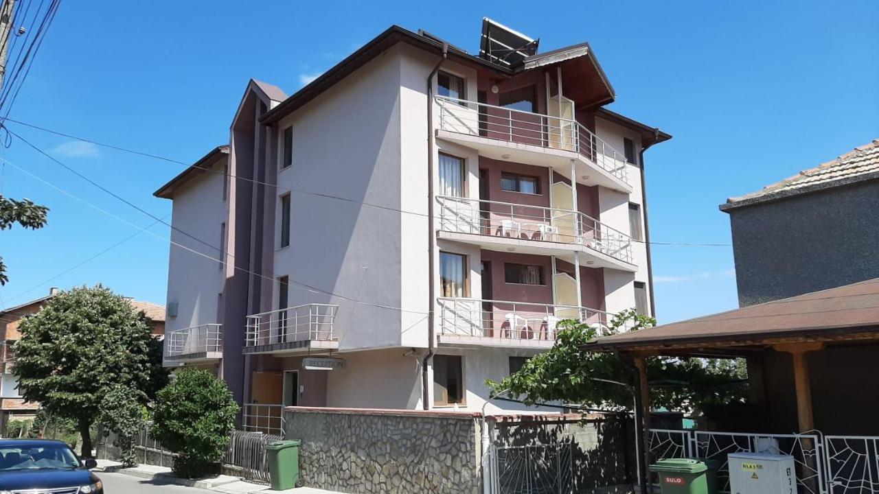 Family Hotel Favourite Obzor Exterior photo