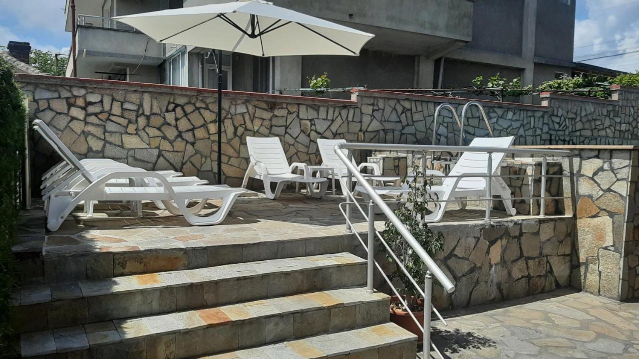 Family Hotel Favourite Obzor Exterior photo