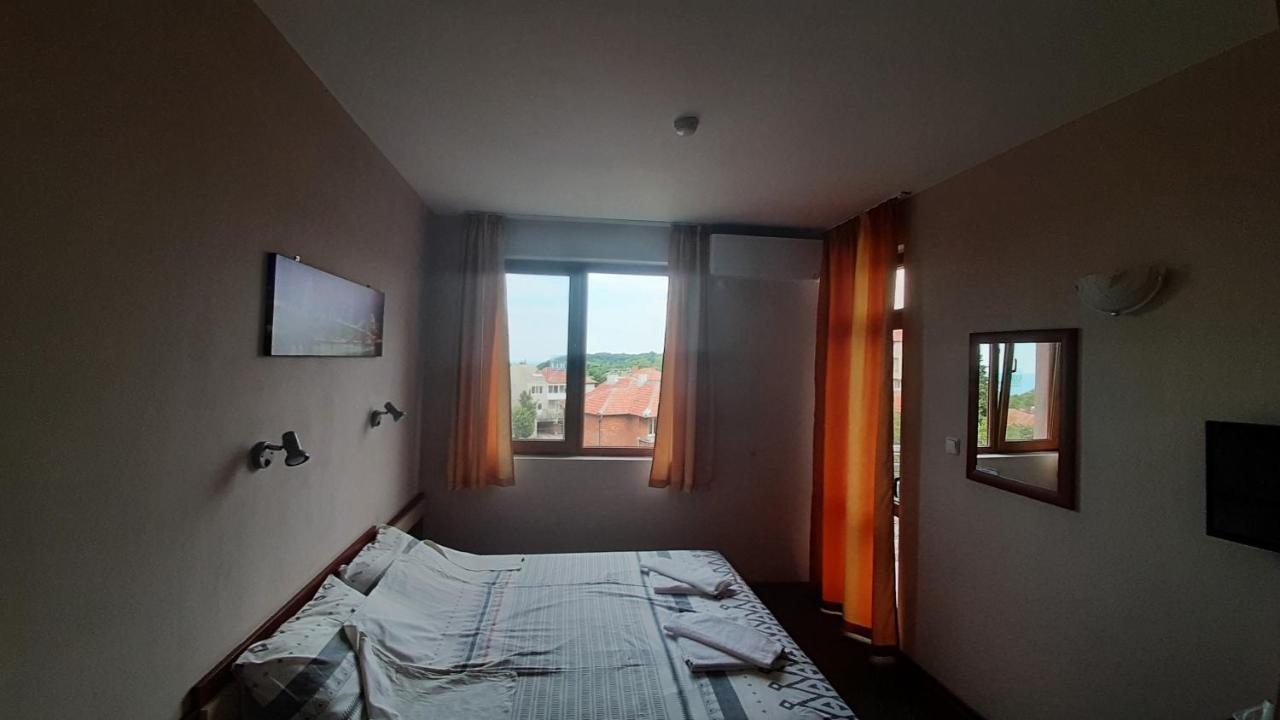 Family Hotel Favourite Obzor Exterior photo