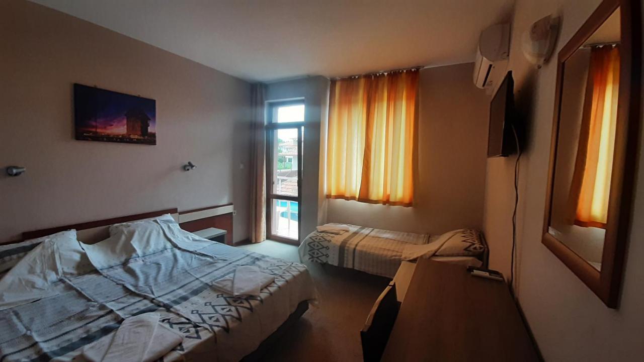 Family Hotel Favourite Obzor Exterior photo